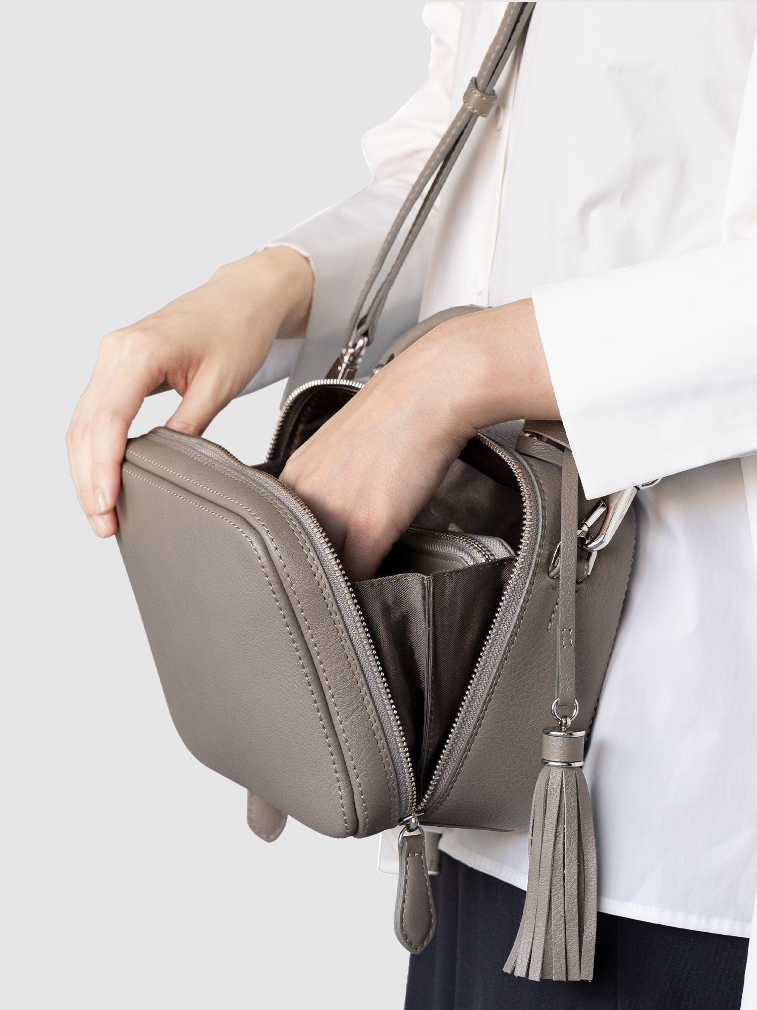 新色・数量限定色】クラルテ スウィングミニショルダー – ショルダー