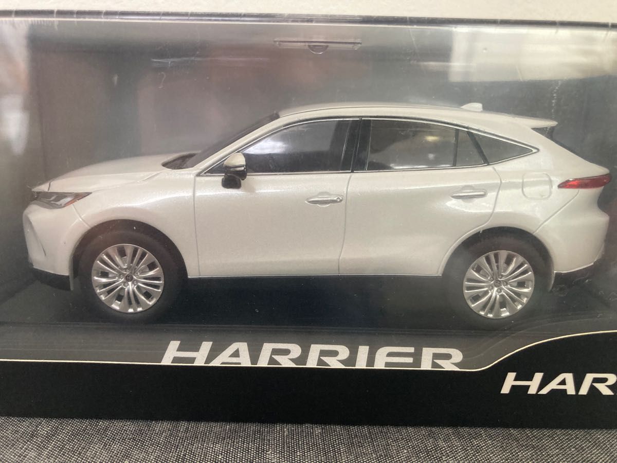 カラーサンプル トヨタ ハリアー ミニカー 非売品 ホワイトパール