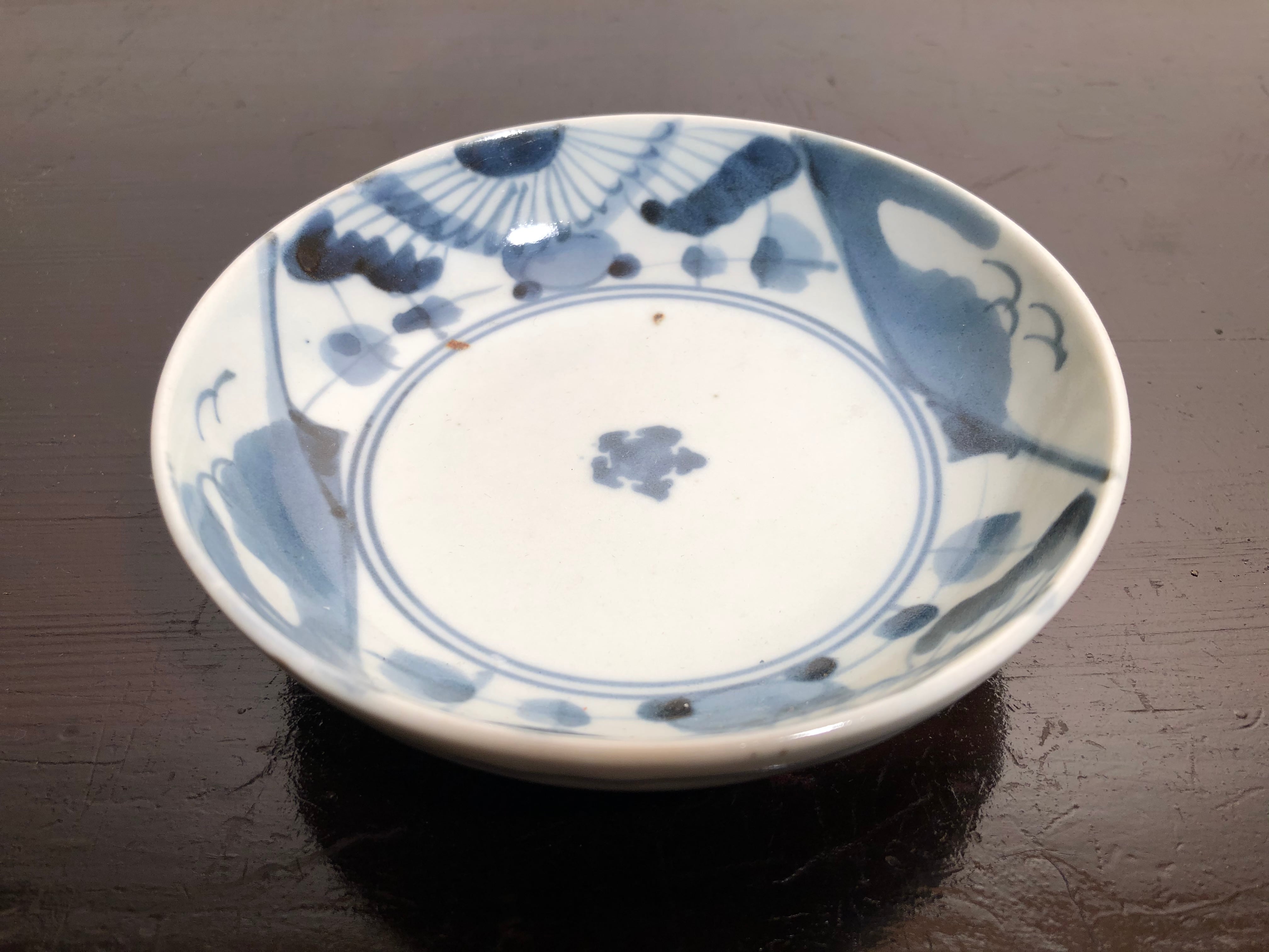 花図染付くらわんか皿 日本 江戸時代 古伊万里 | 骨董会館 BASE