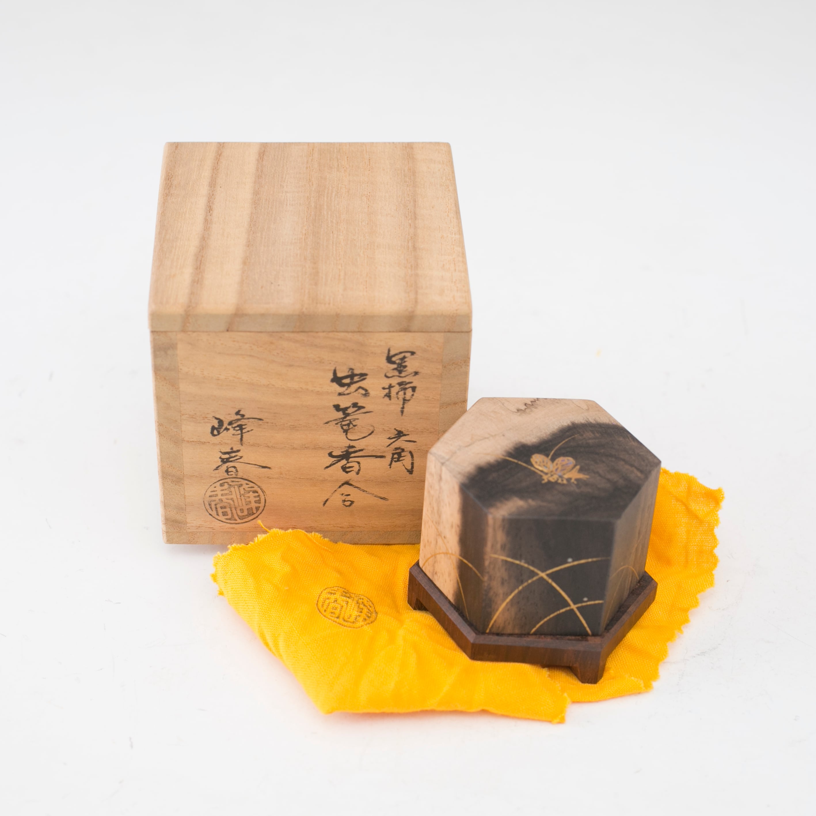 黒柿 六角 虫籠 虫篭 虫かご 秋草 香合 川上峰春 螺鈿 加賀蒔絵 蒔絵師