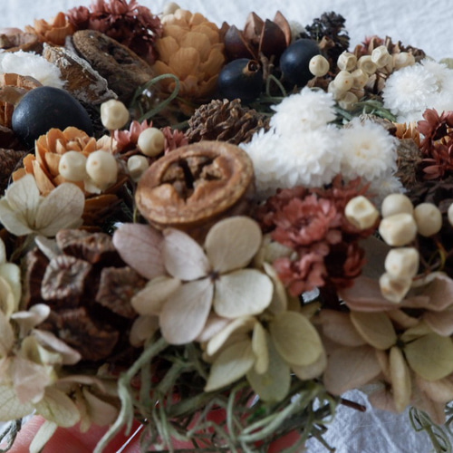 木の実とドライフラワーリース｜長く楽しめるナチュラルインテリア