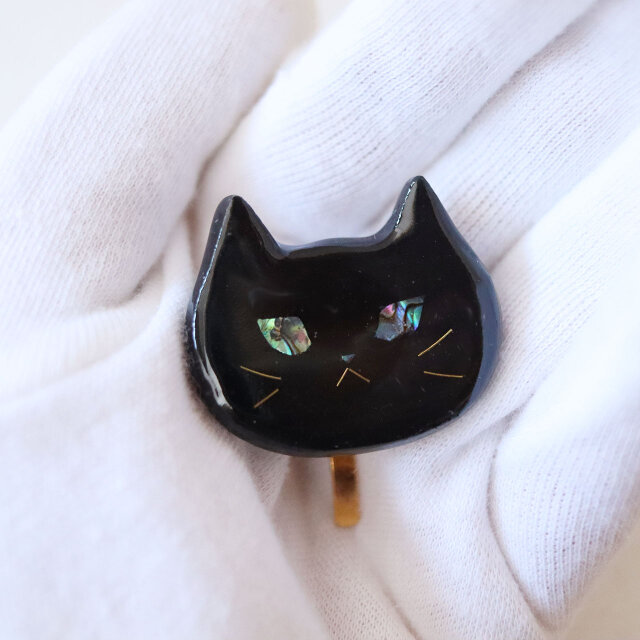ウルウルおめめの猫ポニーフック（クロさん）ブラック・螺鈿風・黒猫