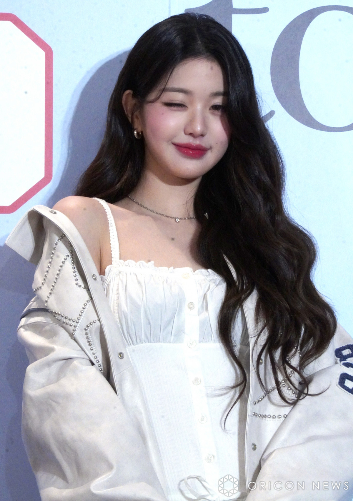 IVE・ウォニョン、表参道降臨で店前騒然 ラブリーな白ワンピースで