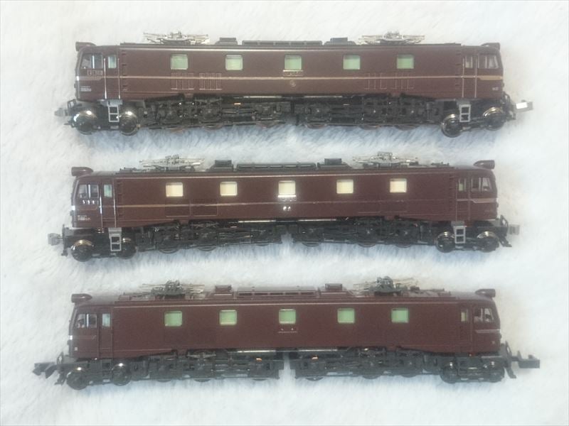 祝！ KATO EF58 青大将 ヒサシ付き 入線！ & アレを逝ってしまいました