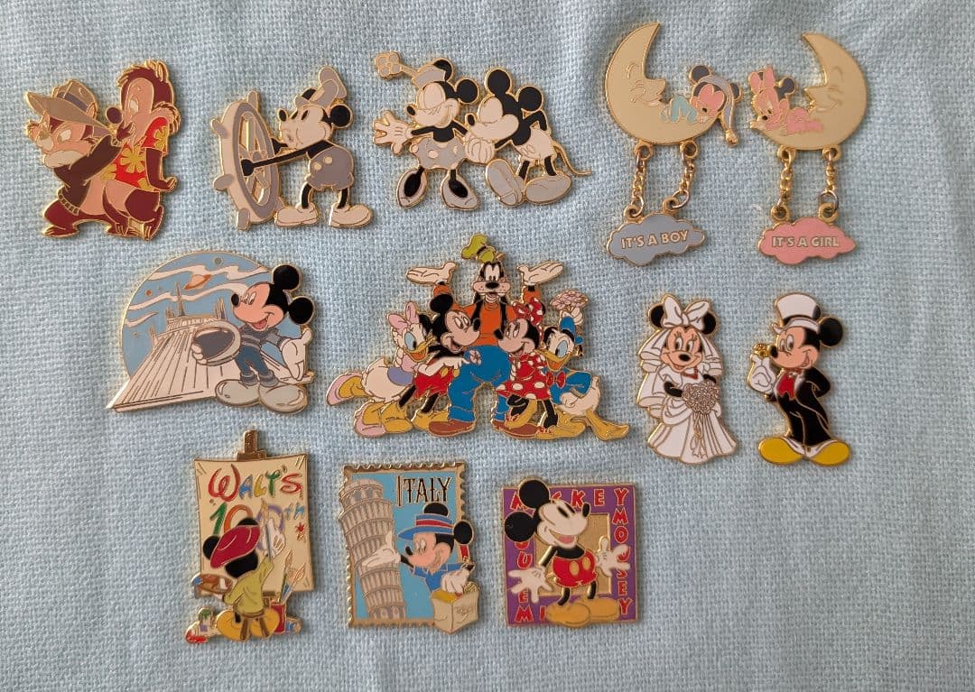 ディズニーストア ピンバッチ ディズニー、ピクサーの人気キャラクター11種！話題のコレクション