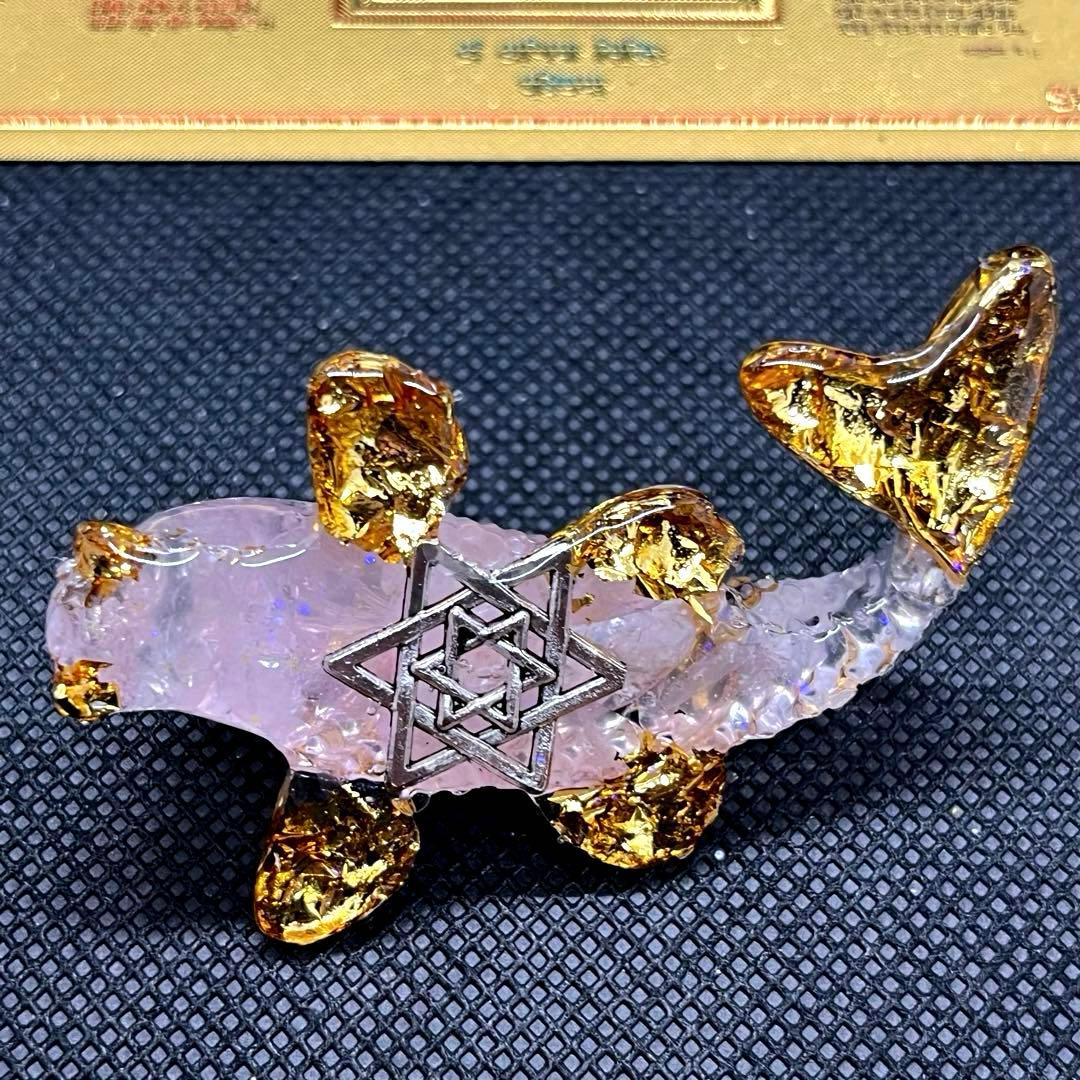 ゴールドに輝く鯉(コイ)のオルゴナイト【ローズクォーツ】 - メルカリ