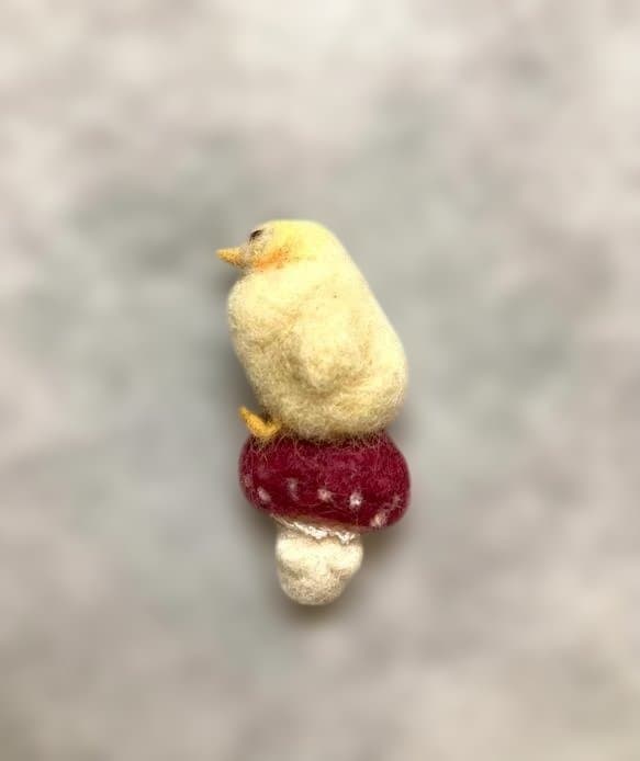 ひょことキノコのブローチ 　order制作 不思議の国のアリス」きのこの七宝焼ブローチ【受注制作】 | iichi
