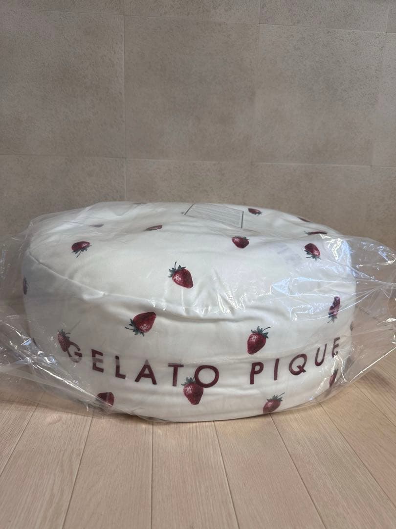 ジェラートピケ いちご柄 ビーズクッション 新品未使用】 gelato piqur／ジェラートピケ 限定 ビーズクッション