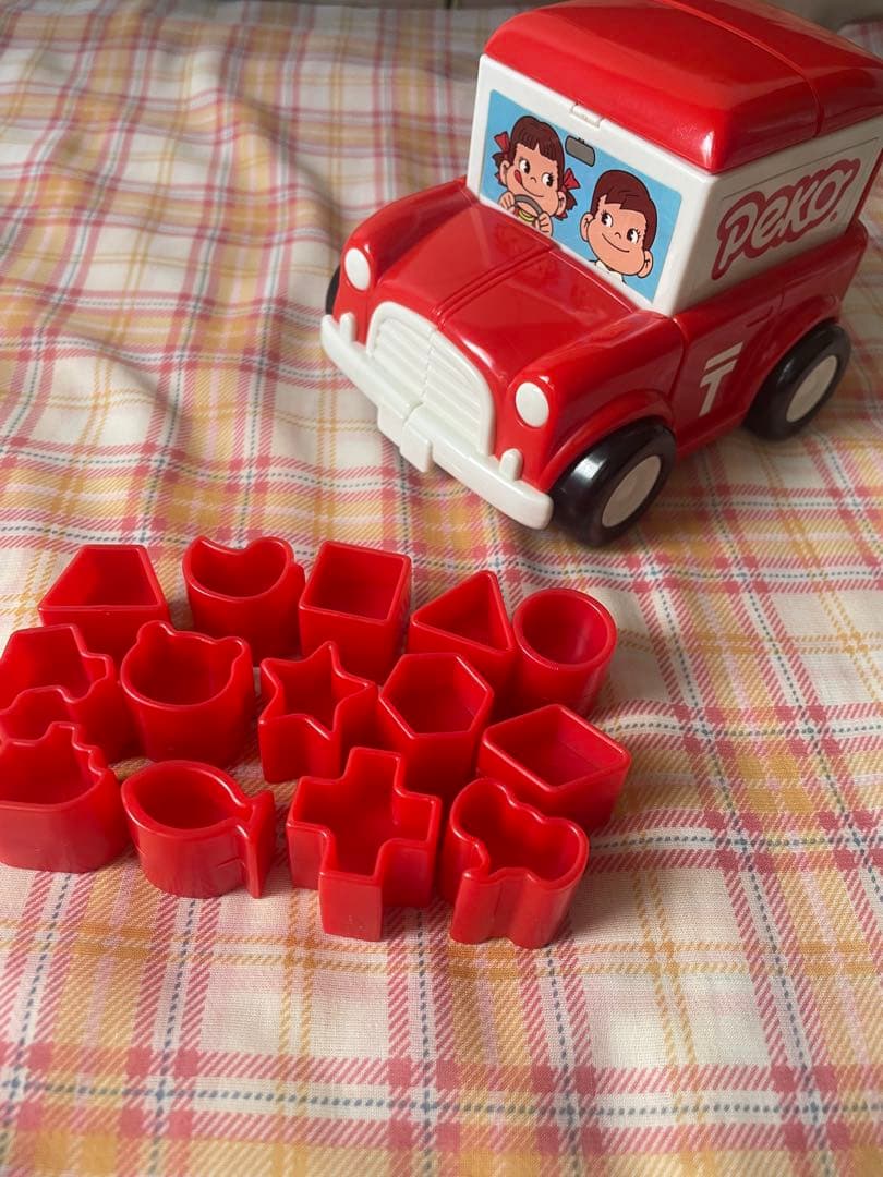 ペコちゃん　ポコちゃん　不二屋　車　型はめ　パズル　ミニカー　レトロ　貴重品 Yahoo!オークション - ペコちゃん ポコちゃん 不二屋 車 型はめ パズル