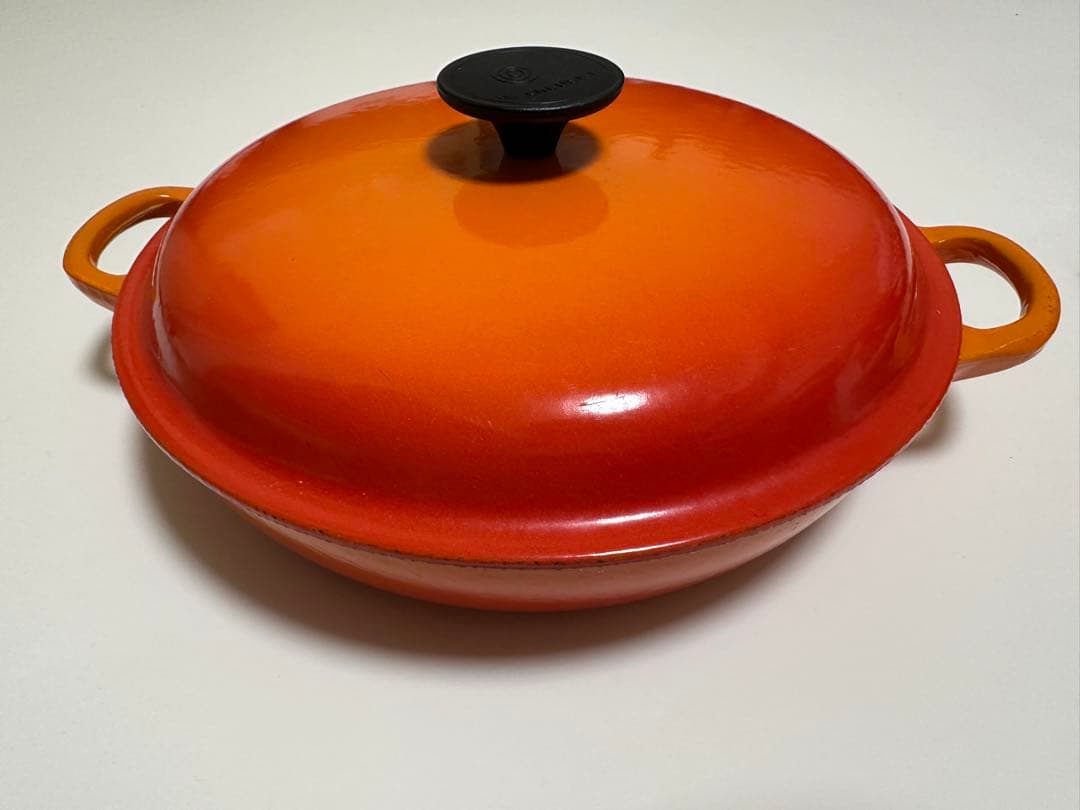 ル・クルーゼ　ビュッフェキャセロール　26㎝　オレンジ Amazon｜ビュッフェ・キャセロール 26cm オレンジ｜両手鍋 オンライン通販