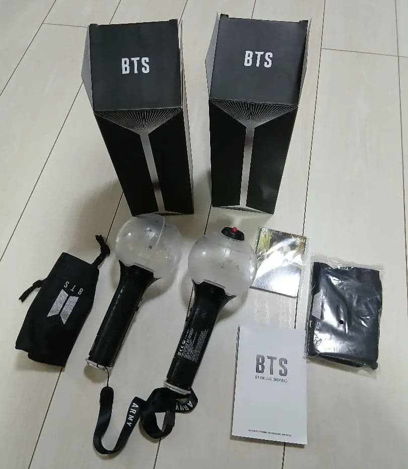 BTS　オフィシャルライトスティックVer.3　2本セット　写真のみです　ペンラ Amazon.co.jp: 防弾少年団 BTS 公式 ペンライト Ver.3 (OFFICIAL LIGHT