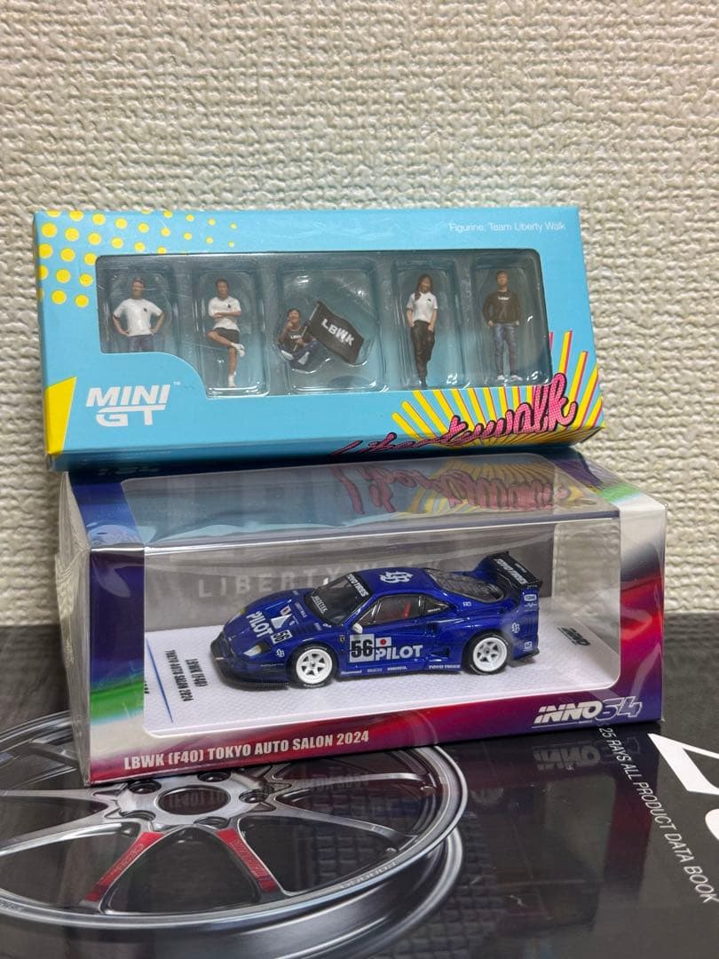 Inno64 MiniGT 1/64 LBWK F40ミニカーとフィギュアセット Amazon.co.jp: Inno Models LBWK (リバティウォーク) F40 フルカーボン