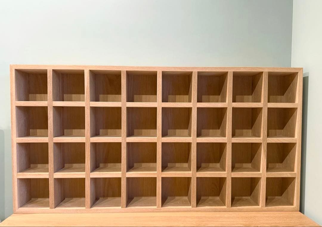 超美品！フルオーダーメイド無垢オーク材・マス目棚・コレクション ラック シェルフ マス目シェルフ オーダーメイド アンティークブラウン w45.5d8h45.5cm