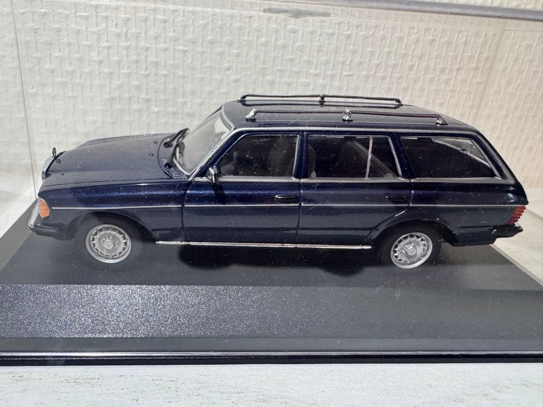 Mercedes-Benz W123 ダークブルー ミニカー1/43 Mercedes-Benz W123 ダークブルー ミニカー1/43