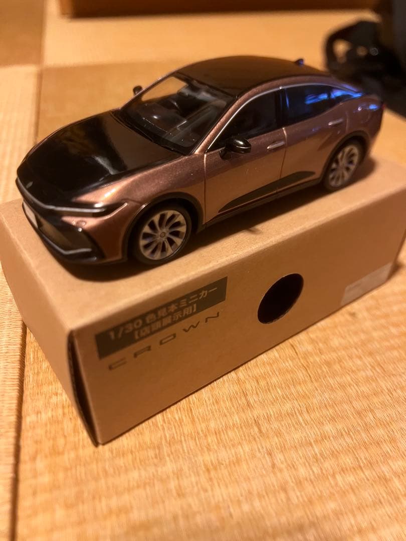 【非売品】トヨタ　CROWN 1/30 ミニカー Yahoo!オークション - 非売品 TOYOTA ディーラー特注 1/30 トヨタ クラ